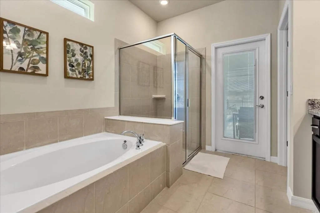 7 Bedrooms- 5,5 Baths- Windsor Island 3841 La Davenport 0*,  United States